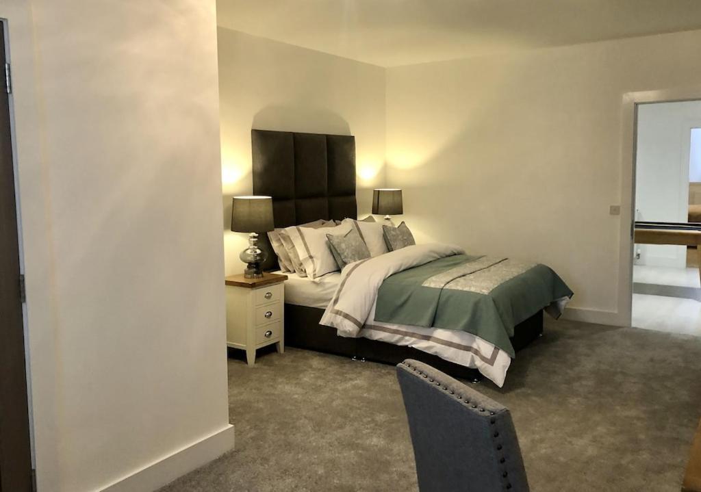 East Church House, Unique 9 Bedroom Church, Historic Market Town. Стратхейвън Екстериор снимка